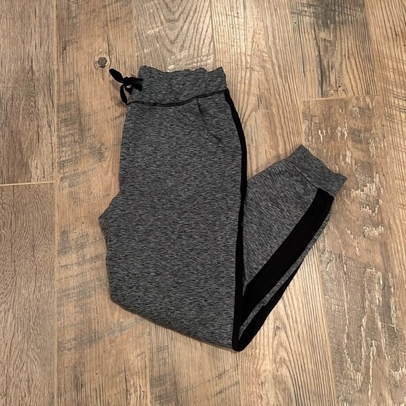 Prism Sport Woman’s Gray Joggers Size Small - Picture 1 of 6